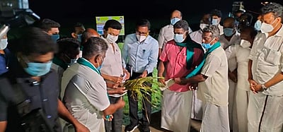 தஞ்சாவூர்: மழையால் பாதிக்கப்பட்ட பயிர்களை இரவில் பார்வையிட்ட முதல்வர் ஸ்டாலின்