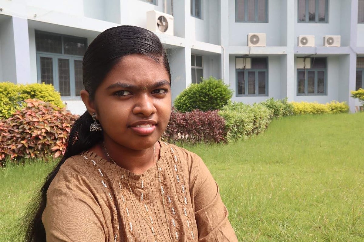 பல்திறன் வித்தகியாய் விளங்கும் ஈரோடு மாணவி