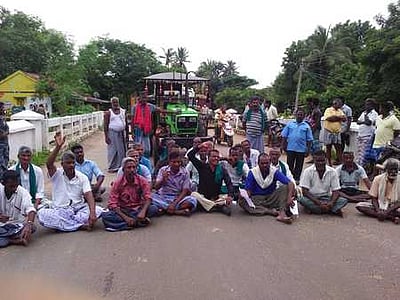 ஒரத்தநாடு அருகே விவசாயிகள் சாலை மறியல்