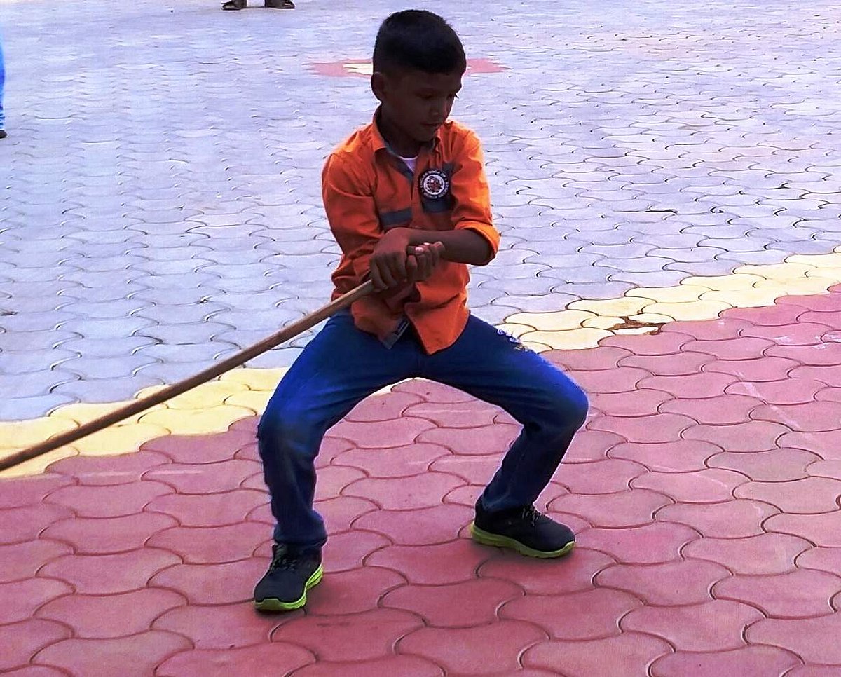 சிலம்பம், யோகா, தமிழ் நூல்கள் என பன்முகத்திறன் கொண்ட சாதனை சிறுவன்!