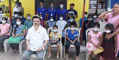 ஆதரவற்ற குழந்தைகளுக்கு நிவாரண பொருள்களை வழங்கிய முதல்வர் ஸ்டாலின்