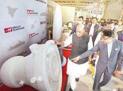 முதல் தனியாா் ராணுவத் தளவாட உற்பத்தி வசதி: உ.பி.யில் தொடக்கி வைத்தாா் ராஜ்நாத் சிங்