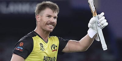 30 ரன்கள் எடுக்கும் பட்சத்தில் புதிய சாதனை; வார்னர் மீது திரும்பும் கவனம்