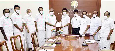 வடகிழக்கு பருவமழை: பயிர்ச்சேத விவர அறிக்கை முதல்வரிடம் சமர்ப்பிப்பு