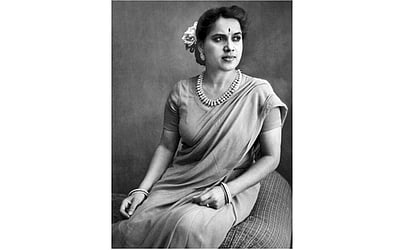 தபால்களை பட்டுவாடா  செய்த  நட்சத்திரம்!