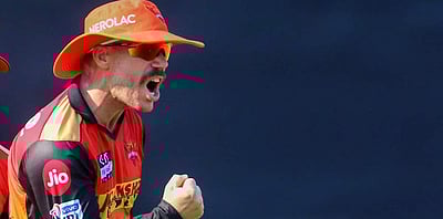 கேப்டன் பதவியைப் பறித்து, அணியிலிருந்தும் நீக்கியதால் வேதனையடைந்தேன்: டேவிட் வார்னர்