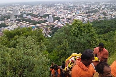 திருவண்ணாமலையில் இன்று மகா தீபம்தீபக் கொப்பரை மலைக்குப் பயணம்
