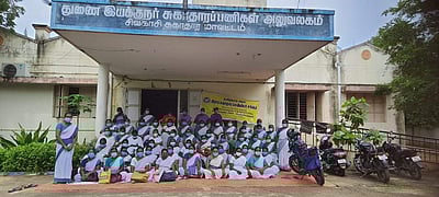 சிவகாசியில் கிராம சுகாதார செவிலியர்கள் முற்றுகைப் போராட்டம்