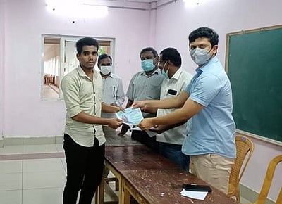 அரசு கல்லூரியில் இளம் வாக்காளா் சோ்ப்பு விழிப்புணா்வு