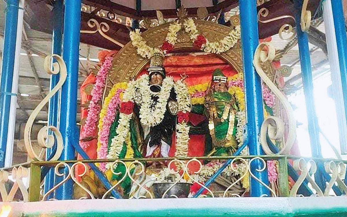 மயிலாடுதுறை துலாக்கட்டத்தில் முடவன் முழுக்கு விழா