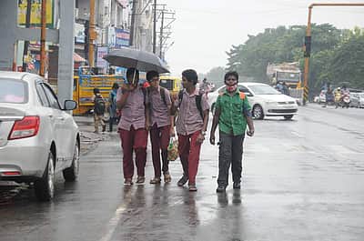 புதுச்சேரி, காரைக்கால் பள்ளி, கல்லூரிகளுக்கு நாளை விடுமுறை!