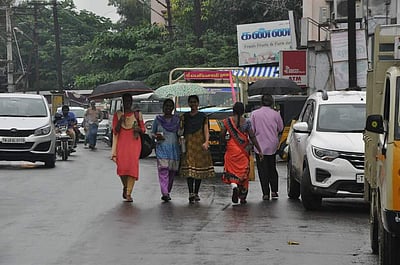 நாமக்கல்லில் தொடா் மழை: இயல்பு வாழ்க்கை பாதிப்பு