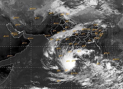 தமிழகத்தை நெருங்கும் காற்றழுத்த தாழ்வு மண்டலம்: முழு விவரம்