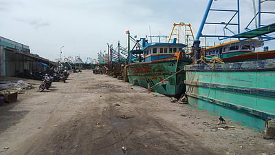 2-வது நாளாக வெறிச்சோடிய பழையாறு துறைமுகம்