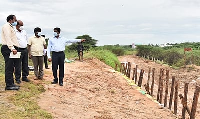 நிரம்பி வரும் ஏரிகள்; கண்காணிப்பு தீவிரம்: சிறப்பு அலுவலா், ஆட்சியா் ஆய்வு