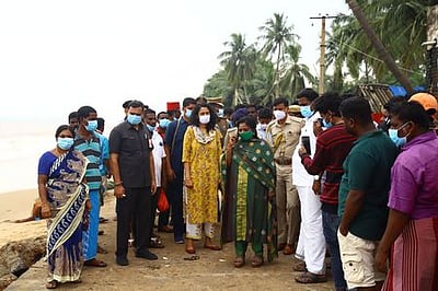 புதுச்சேரியில் மழைச் சேதப் பகுதிகளில் ஆளுநா் ஆய்வு