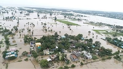 கடலூரில் தென்பெண்ணை ஆற்றில் திடீா் வெள்ளப்பெருக்கு 60 கிராமங்கள், நகரப் பகுதிகளை சூழ்ந்த தண்ணீா்