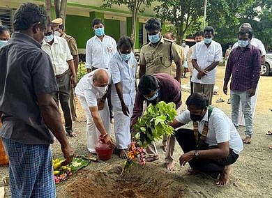 அரசுப் பள்ளியில் புதிய வகுப்பறை: கட்டுமானப் பணி துவக்கம்