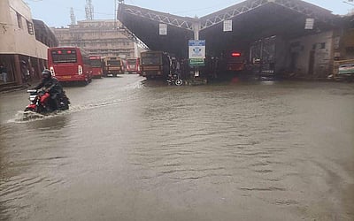 தமிழகத்தில் காற்றுடன் பலத்த மழை - புகைப்படங்கள்