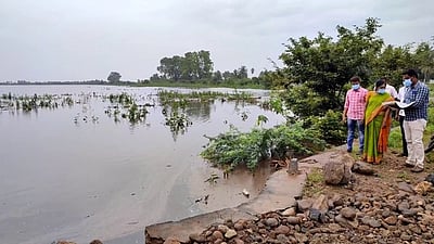 நிரம்பியது சஞ்சீவிராயன் குளம்: உபரி நீா் வெளியேற்றம்