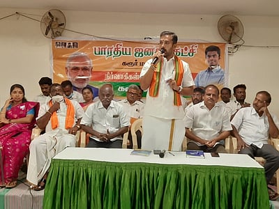 யாராலும் தவிா்க்க முடியாத சக்தியாக பாஜகவை உருவாக்க  வேண்டும்: வி.வி.செந்தில்நாதன் பேச்சு