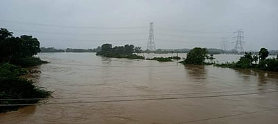 நீர் வரத்து அதிகரிப்பு: பூண்டி ஏரியிலிருந்து 30 ஆயிரம் கனஅடி உபரிநீர் வெளியேற்றம்