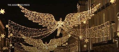 வண்ண விளக்குகளால் மிளிரும் லண்டன்