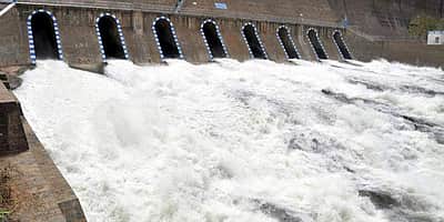 மேட்டூா் அணையிலிருந்து உபரி நீா் திறப்பு 65,000 கன அடியாக அதிகரிப்பு