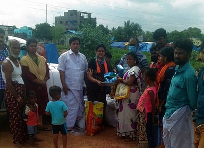 மழை பாதிப்பு நிவாரணம் வழங்கல்