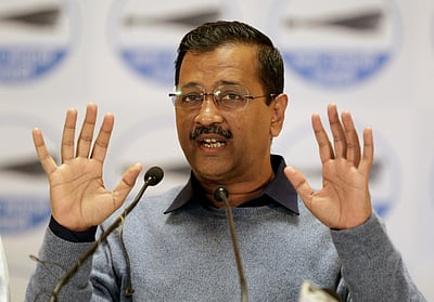 காங்கிரஸிலிருந்து 25 எம்எல்ஏ-க்கள், 2 எம்பி-க்கள் தொடர்பில் உள்ளனர்: கேஜரிவால்