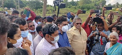 புதுச்சேரியில் மத்தியக் குழுவுடன் வந்த வேளாண் துறை இயக்குநரை விரட்டிய விவசாயிகள்