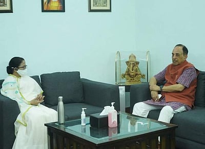 பாஜக மூத்த தலைவர் சுப்பிரமணியன் சுவாமியுடன் மம்தா சந்திப்பு