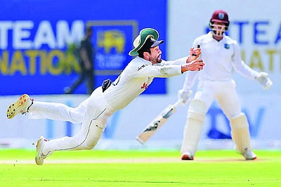 காலே டெஸ்ட்: மே.இ.தீவுகள் - 224/9