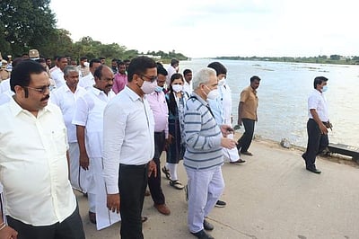 வெள்ளச் சேதம்: வேலூா், ராணிப்பேட்டை மாவட்டங்களில் மத்தியக் குழுவினா் ஆய்வு