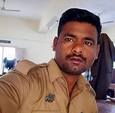 இளையான்குடி: பேருந்து மோதியதில் காவலர் பலி