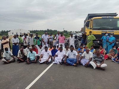 கள்ளபாளையத்தில் டாஸ்மாக் கடைக்கு எதிர்ப்பு: மக்கள் மறியல்