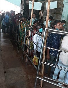 ஆலங்குடி கோயிலில் திரளான பக்தா்கள் வழிபாடு