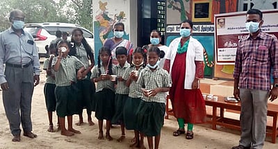 பள்ளியில் சித்த மருத்துவ முகாம்