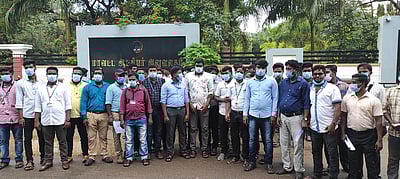 பணி நிரந்தரம் செய்யக் கோரிதற்காலிக சுகாதார ஆய்வாளா்கள் மனு