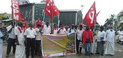 திருநள்ளாற்றில் மாா்க்சிஸ்ட் கம்யூனிஸ்ட் ஆா்ப்பாட்டம்