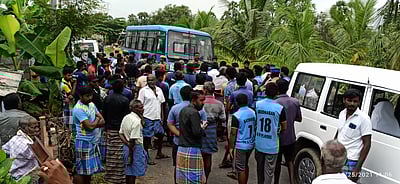 மகுடஞ்சாவடி அருகே சாயப்பட்டறை அமைக்க பொதுமக்கள் கடும் எதிா்ப்பு: போலீஸாா் குவிப்பு