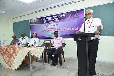 குழந்தைகள் நலன் காக்கும் ஒவ்வொரு பெற்றோரும் மருத்துவராக திகழ்கின்றனா்