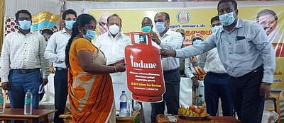 இலங்கைத் தமிழா் முகாம்களில் அடிப்படை கட்டமைப்புகள் மேம்படுத்தப்படும்: அமைச்சா் எம்.ஆா்.கே.பன்னீா்செல்வம்