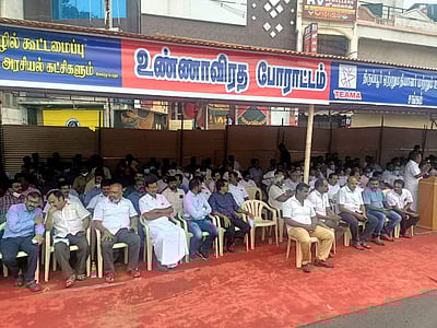 நூல் விலை உயா்வைக் கண்டித்து திருப்பூரில் 6000 பின்னலாடை உற்பத்தி, சார்பு நிறுவனங்கள் வேலை நிறுத்தம் 