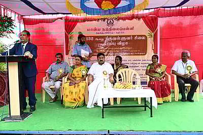 துறையூா் அருகே திருவள்ளுவா் சிலை திறப்பு