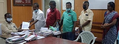 மதுபானக்கடை அமைப்பதை  கண்டித்து கோட்டாட்சியரிடம் மனு