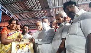 அரணாரையில் நலத்திட்ட உதவிகள் அளிப்பு