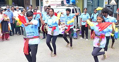 ‘இல்லம் தேடி கல்வி’  விழிப்புணா்வுகலை நிகழ்ச்சி தொடக்கம்