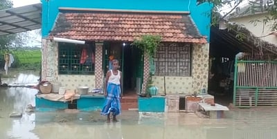 இளையான்குடி அருகே கண்மாய் கரை உடைந்து ஊருக்குள் வெள்ளம் புகுந்தது