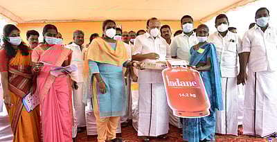 புலம்பெயா்ந்த தமிழா்களின் மேம்பாட்டுக்கு தமிழக அரசு உறுதுணையாக இருக்கிறது